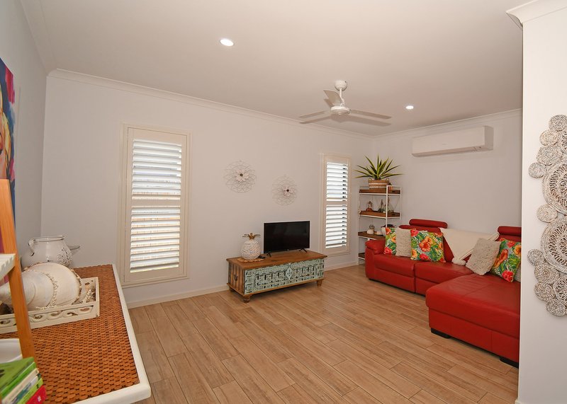 Photo - 8 Chloe Court, Urangan QLD 4655 - Image 5