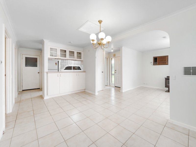 Photo - 8 Churchill Court, Noble Park North VIC 3174 - Image 4