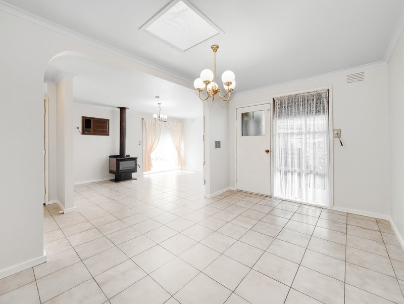 Photo - 8 Churchill Court, Noble Park North VIC 3174 - Image 6