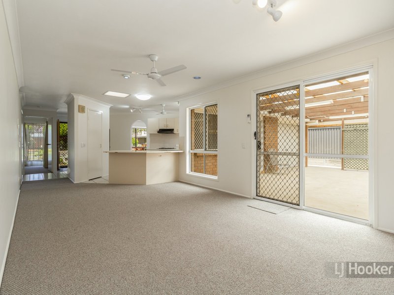 Photo - 8 Clabon Street, Hillcrest QLD 4118 - Image 7