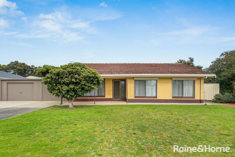 Photo - 8 Claire Avenue, Morphett Vale SA 5162 - Image 2