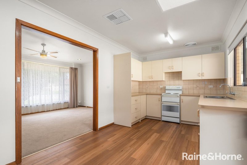 Photo - 8 Claire Avenue, Morphett Vale SA 5162 - Image 9