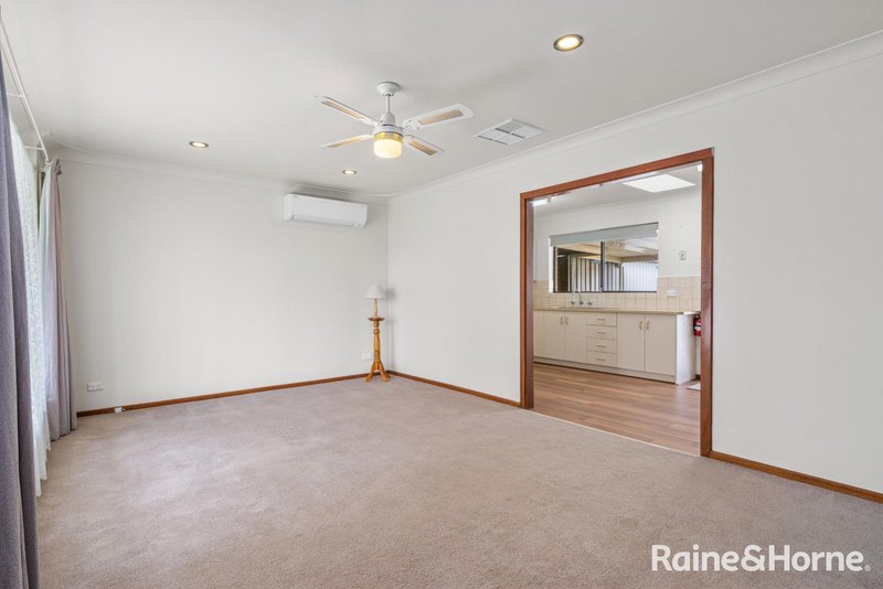 Photo - 8 Claire Avenue, Morphett Vale SA 5162 - Image 10