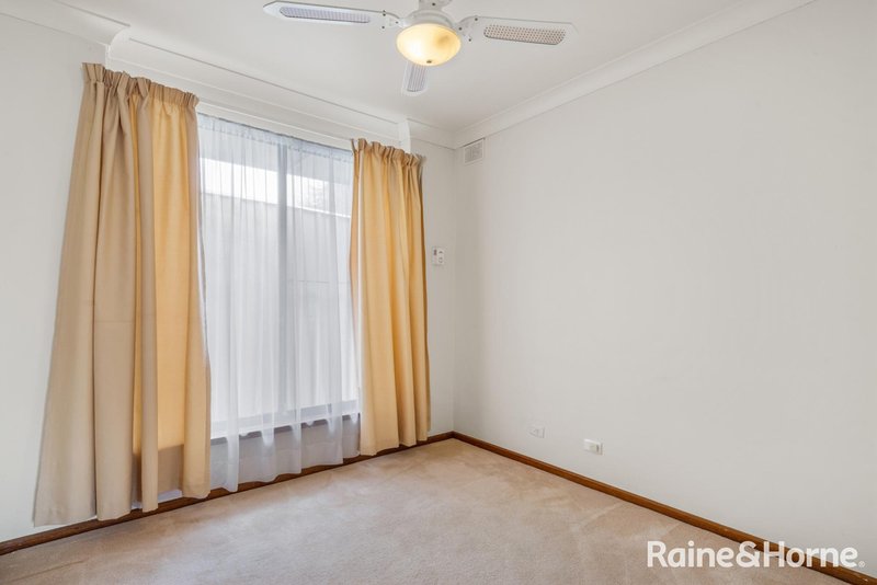 Photo - 8 Claire Avenue, Morphett Vale SA 5162 - Image 12