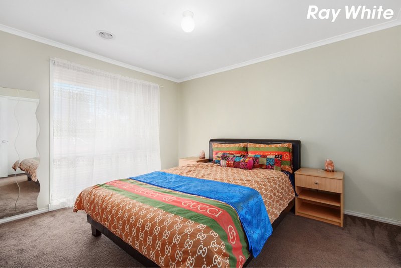 Photo - 8 Claire Close, Pakenham VIC 3810 - Image 3