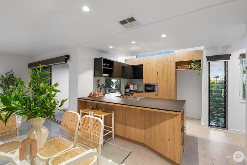 Photo - 8 Clarence Road, Kedron QLD 4031 - Image 9