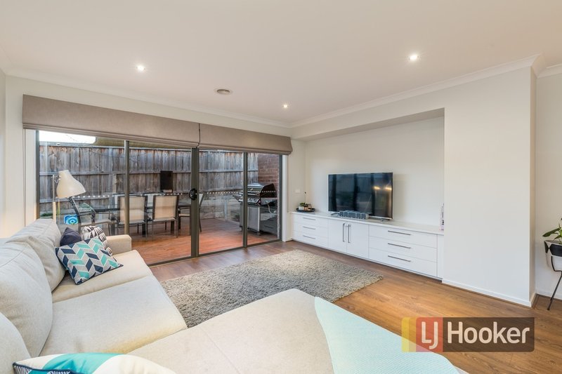 Photo - 8 Clarendon Street, Pakenham VIC 3810 - Image 4