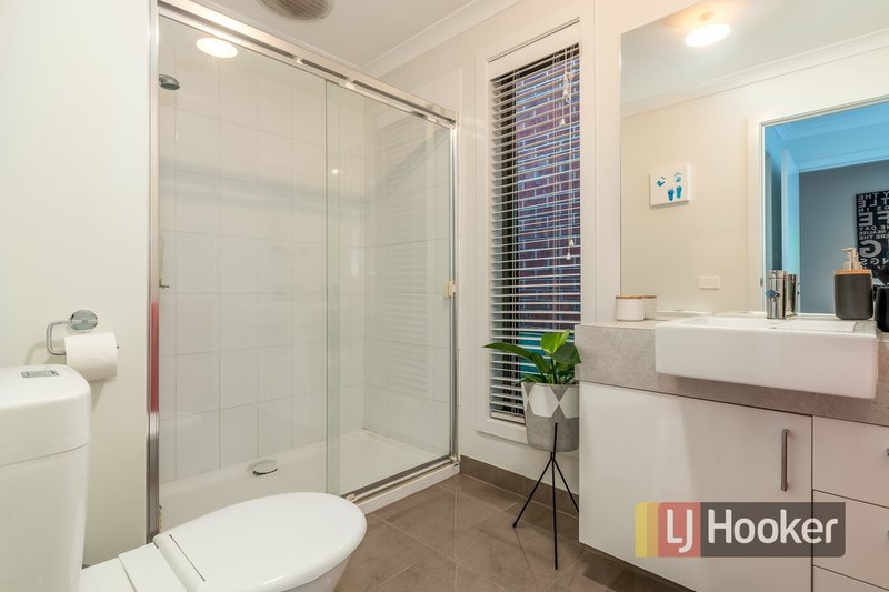 Photo - 8 Clarendon Street, Pakenham VIC 3810 - Image 7