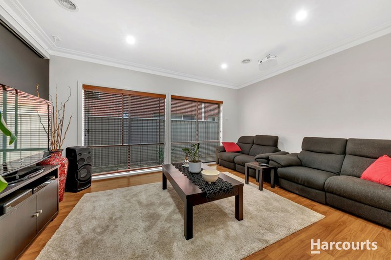 Photo - 8 Claretown Avenue, Caroline Springs VIC 3023 - Image 3