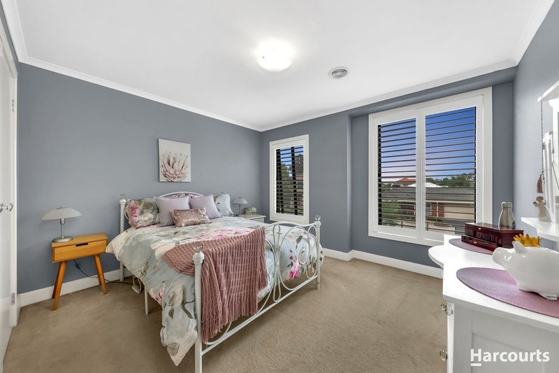 Photo - 8 Claretown Avenue, Caroline Springs VIC 3023 - Image 11