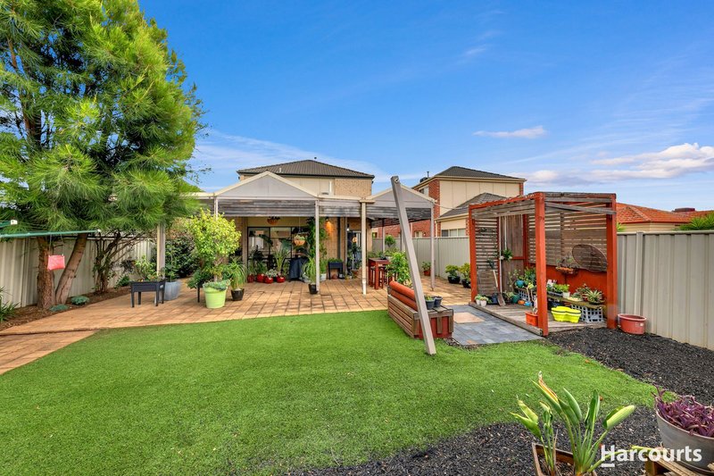 Photo - 8 Claretown Avenue, Caroline Springs VIC 3023 - Image 15