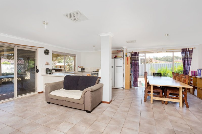 Photo - 8 Clover Place, Bibra Lake WA 6163 - Image 3