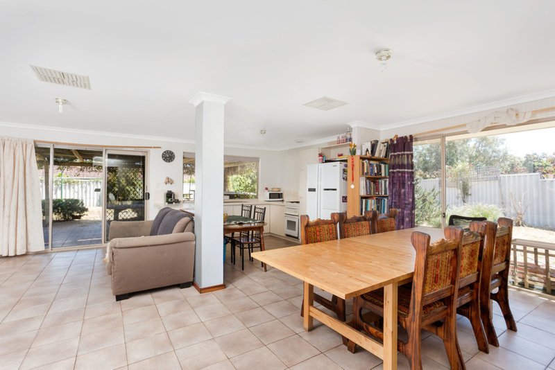 Photo - 8 Clover Place, Bibra Lake WA 6163 - Image 6