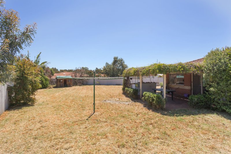 Photo - 8 Clover Place, Bibra Lake WA 6163 - Image 13