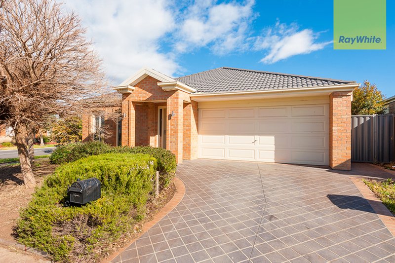 8 Coburn Way, Caroline Springs VIC 3023