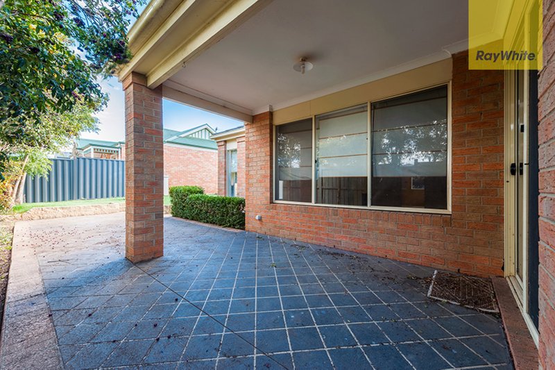 Photo - 8 Coburn Way, Caroline Springs VIC 3023 - Image 11