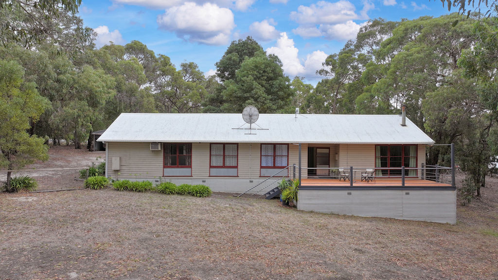 4-bedroom house at 8 Cochrane Drive, Snake Valley, VIC 3351, Pyrenees, Victoria