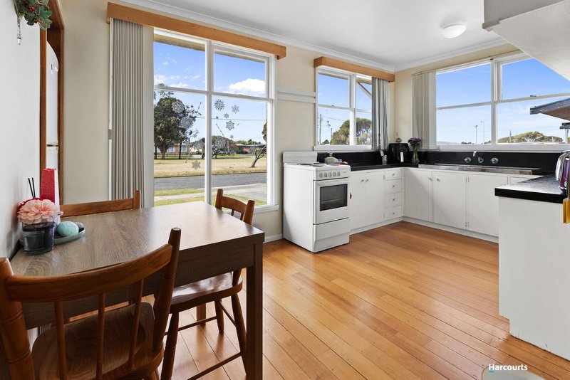 Photo - 8 College Court, Devonport TAS 7310 - Image 3