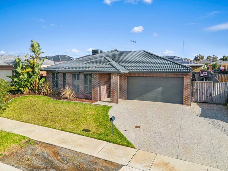 Photo - 8 College Square, Bacchus Marsh VIC 3340 - Image 2