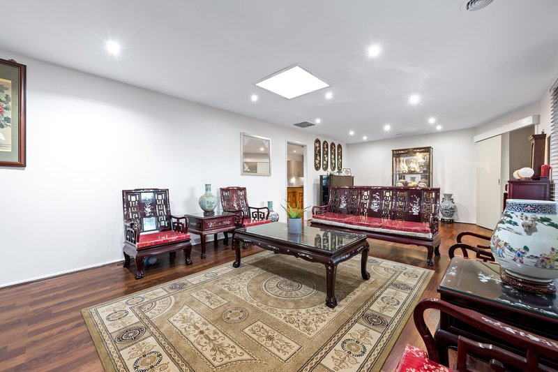 Photo - 8 Collendina Crescent, Scoresby VIC 3179 - Image 3