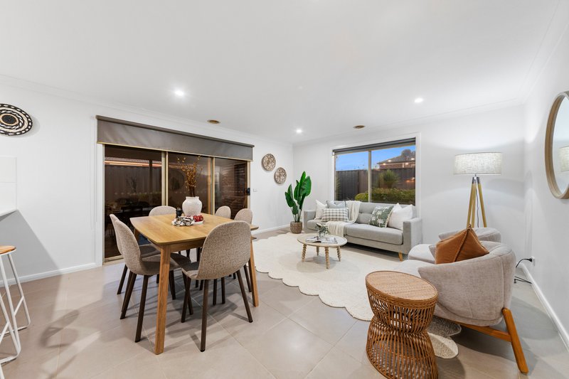 Photo - 8 Como Chase, Pakenham VIC 3810 - Image 6
