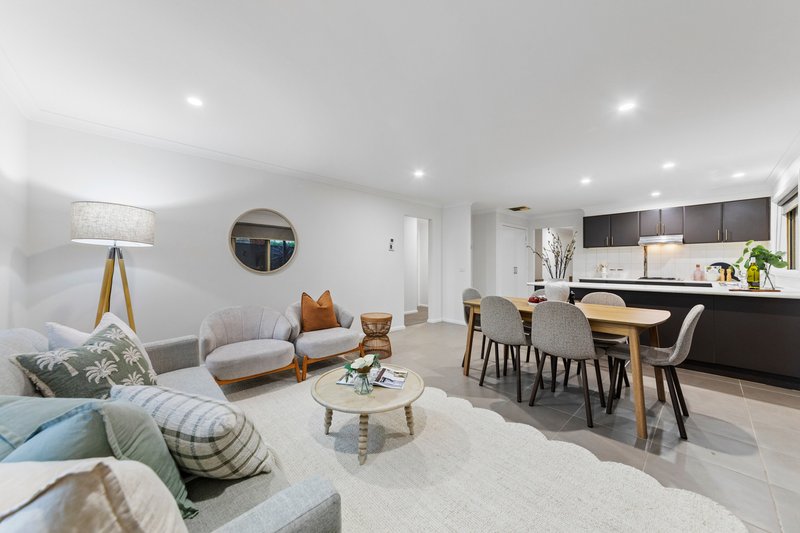 Photo - 8 Como Chase, Pakenham VIC 3810 - Image 8