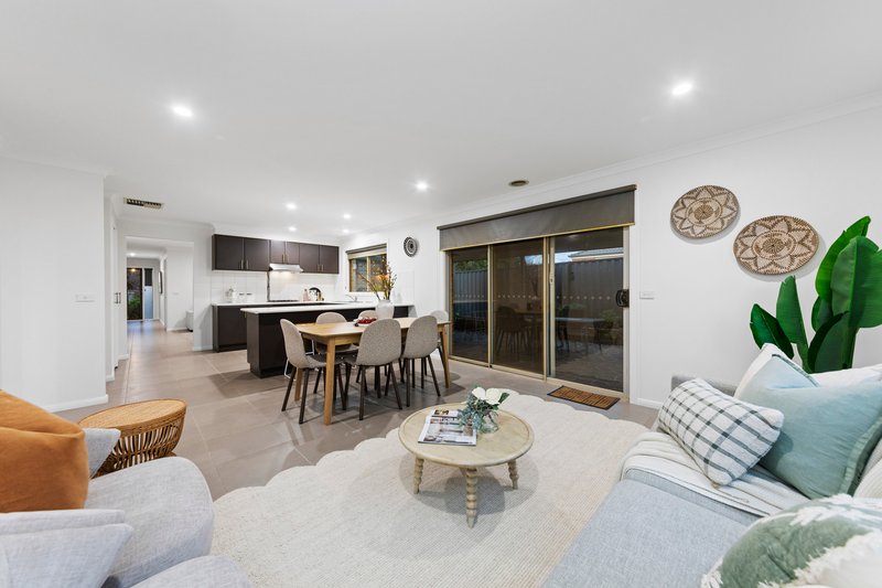 Photo - 8 Como Chase, Pakenham VIC 3810 - Image 9