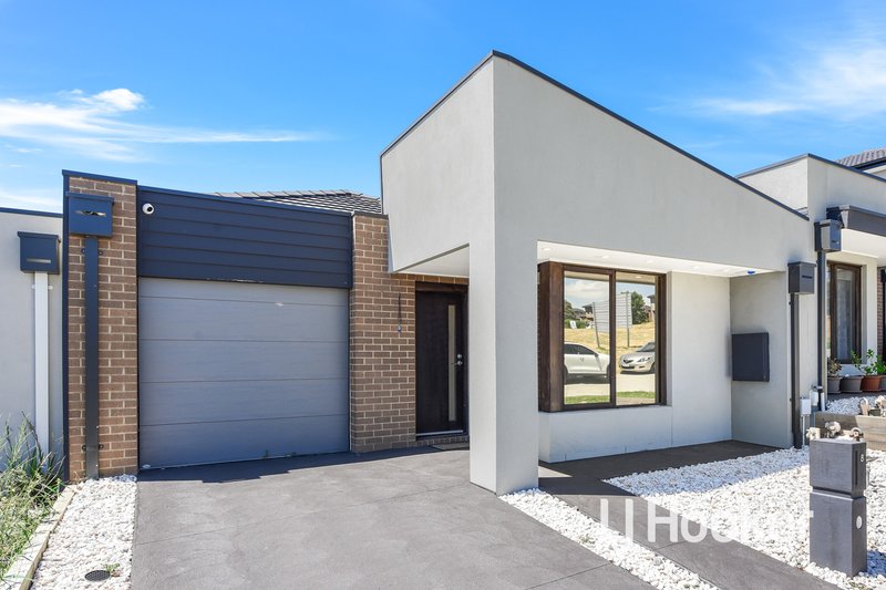 8 Compass Drive, Hampton Park VIC 3976