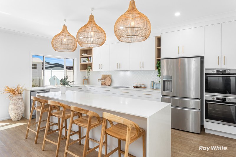 Photo - 8 Conical Rocks Avenue, Pacific Heights QLD 4703 - Image 4