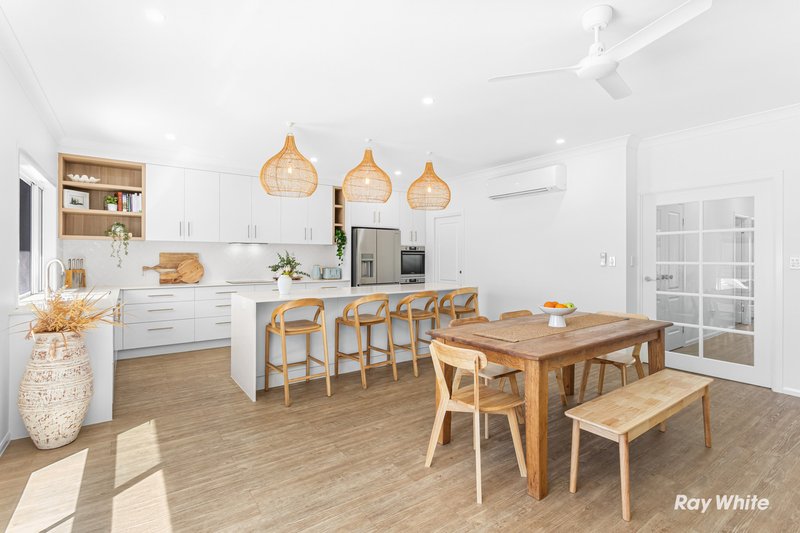 Photo - 8 Conical Rocks Avenue, Pacific Heights QLD 4703 - Image 6