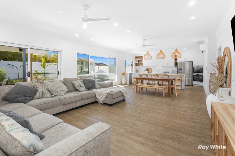 Photo - 8 Conical Rocks Avenue, Pacific Heights QLD 4703 - Image 8