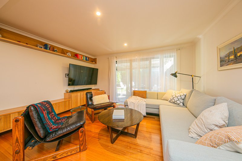 Photo - 8 Coniston Avenue, Berwick VIC 3806 - Image 2