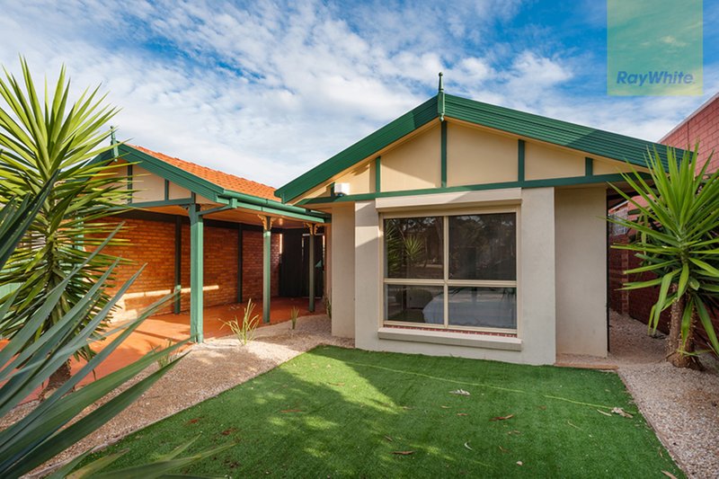 Photo - 8 Connell Walk, Roxburgh Park VIC 3064 - Image 2