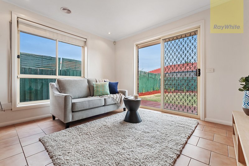 Photo - 8 Connell Walk, Roxburgh Park VIC 3064 - Image 7