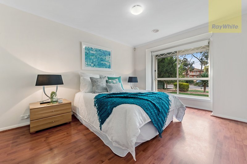 Photo - 8 Connell Walk, Roxburgh Park VIC 3064 - Image 10