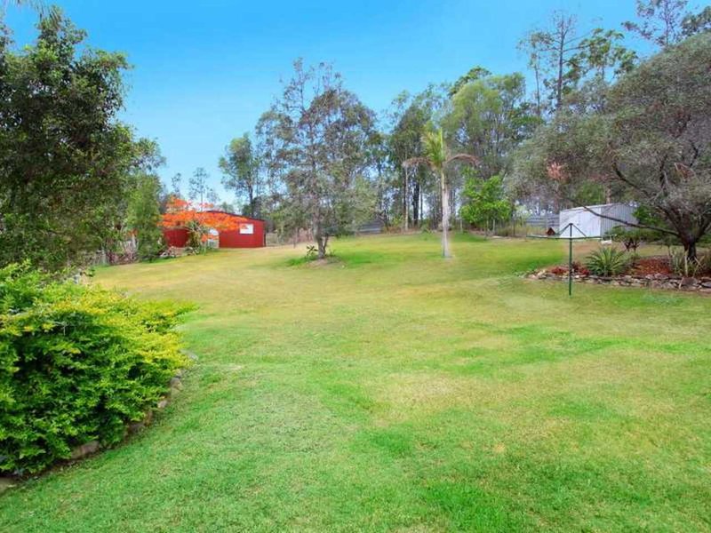 Photo - 8 Connemara Road, Gaven QLD 4211 - Image 3