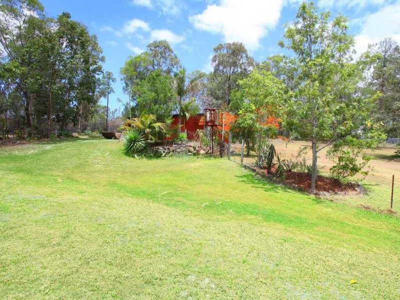 Photo - 8 Connemara Road, Gaven QLD 4211 - Image 5