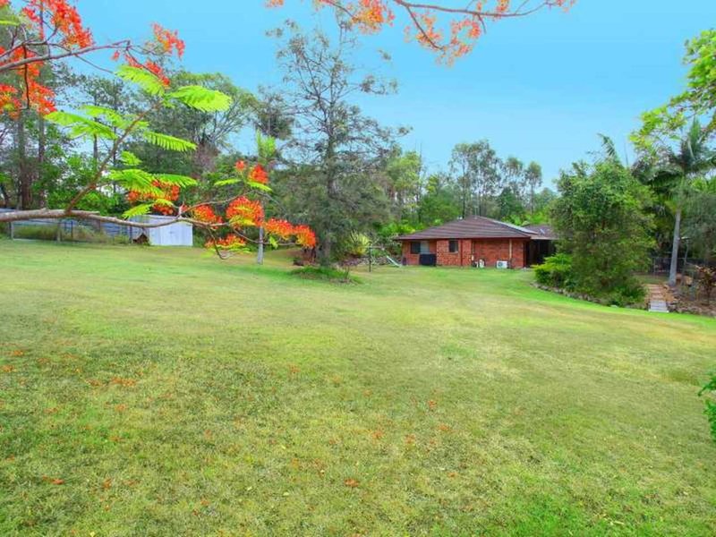 Photo - 8 Connemara Road, Gaven QLD 4211 - Image 8