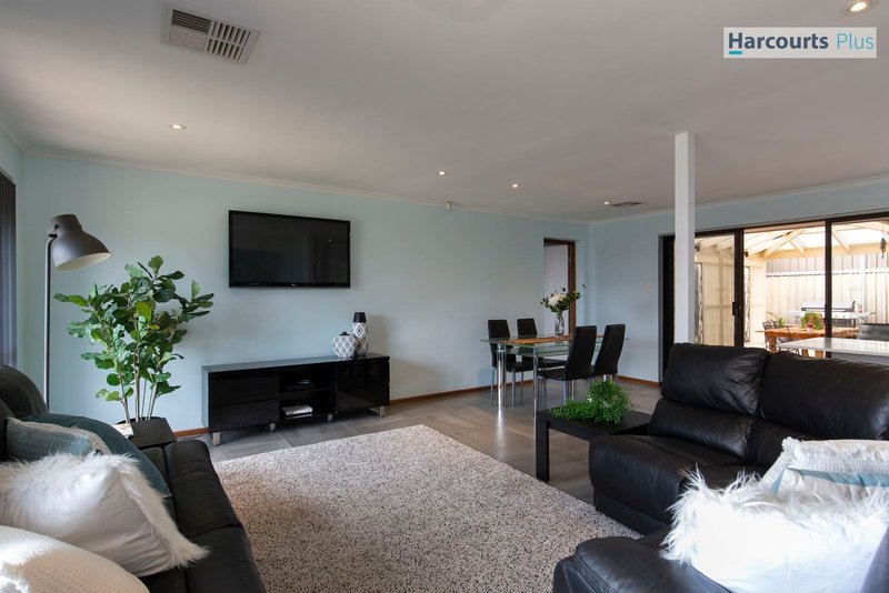 Photo - 8 Constellation Street, Hallett Cove SA 5158 - Image 5