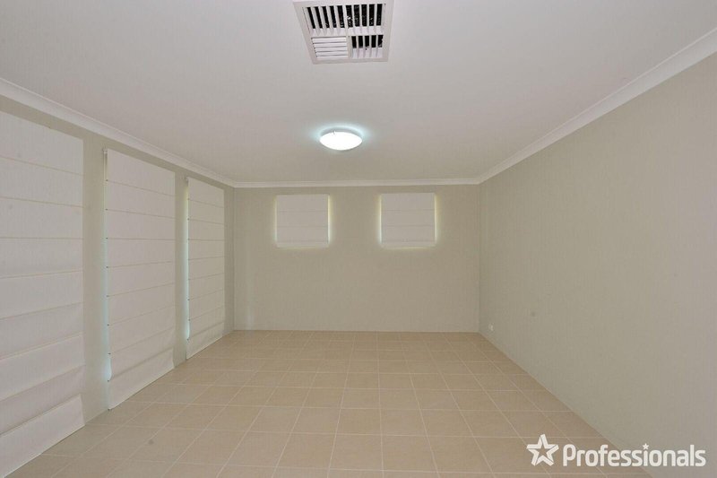 Photo - 8 Cookham Green, Wellard WA 6170 - Image 2