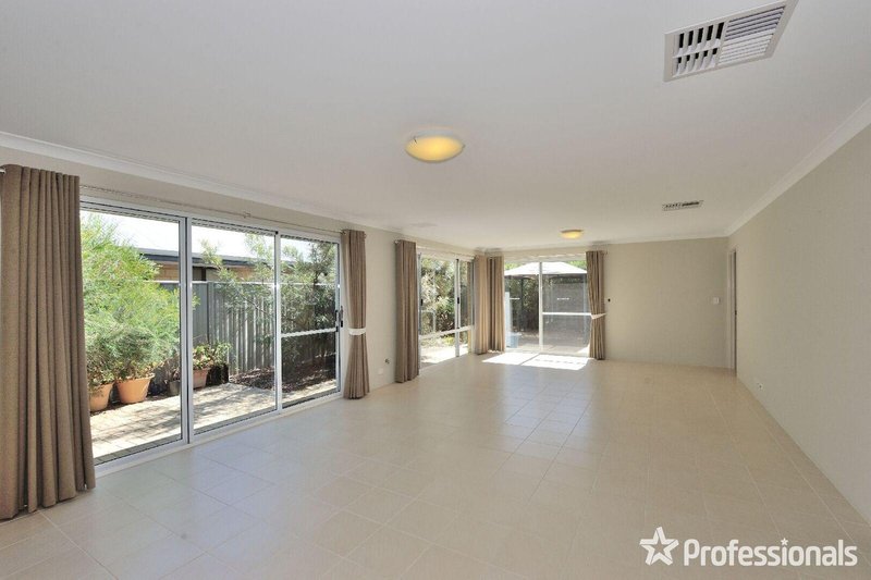 Photo - 8 Cookham Green, Wellard WA 6170 - Image 5