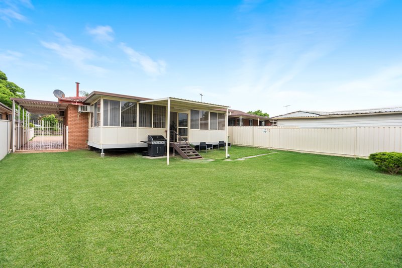 Photo - 8 Coolatai Crescent, Bossley Park NSW 2176 - Image 12