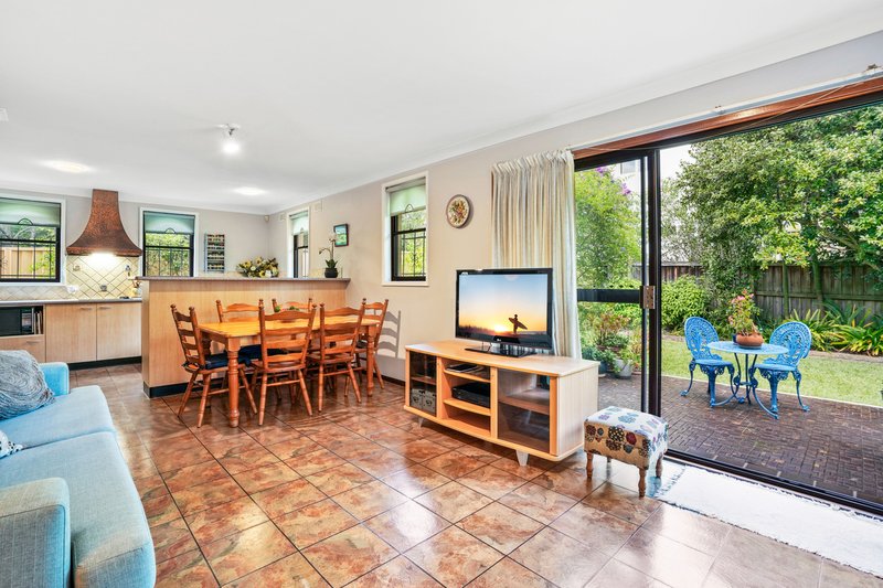 Photo - 8 Coonardoo Place, Castle Hill NSW 2154 - Image 6