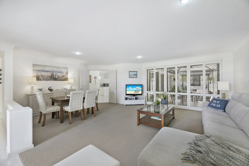 Photo - 8 Coral Sea Court, Burleigh Waters QLD 4220 - Image 3