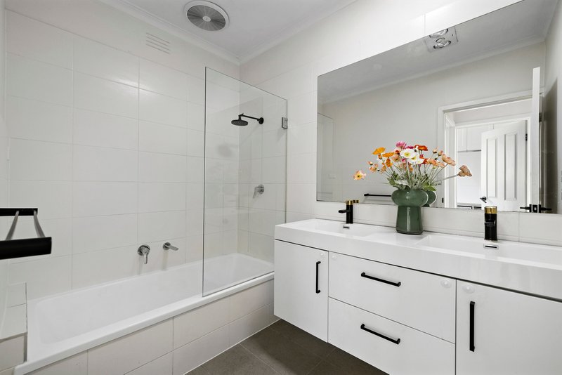 Photo - 8 Coral Street, Frankston VIC 3199 - Image 9