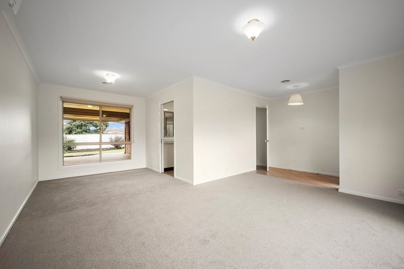 Photo - 8 Corella Place, Ngunnawal ACT 2913 - Image 3