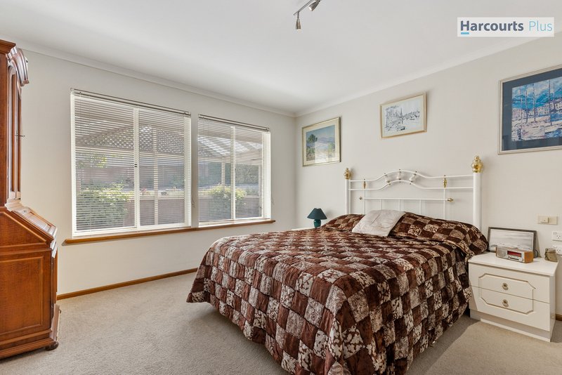 Photo - 8 Cormorant Drive, Hallett Cove SA 5158 - Image 11