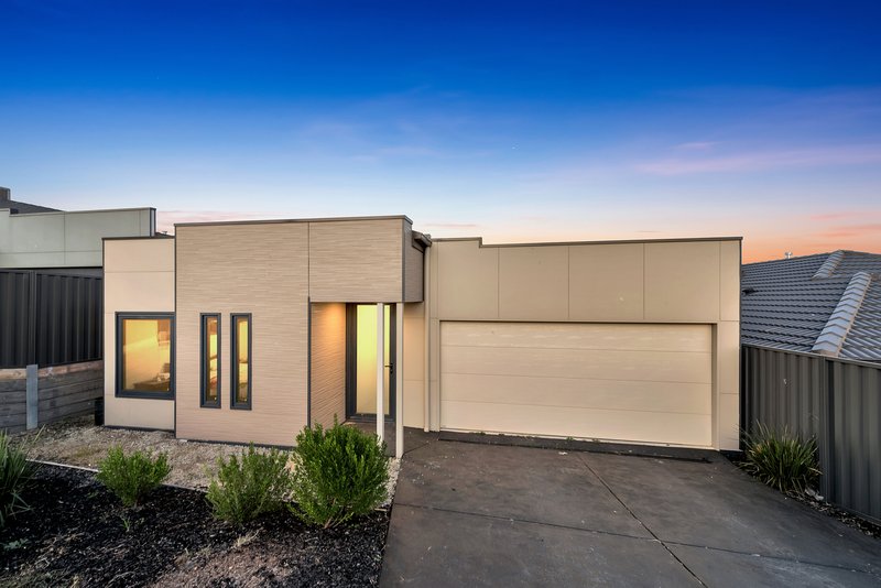 8 Corvara Way, Pakenham VIC 3810