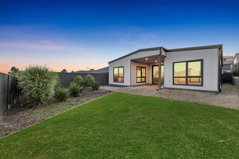 Photo - 8 Corvara Way, Pakenham VIC 3810 - Image 14