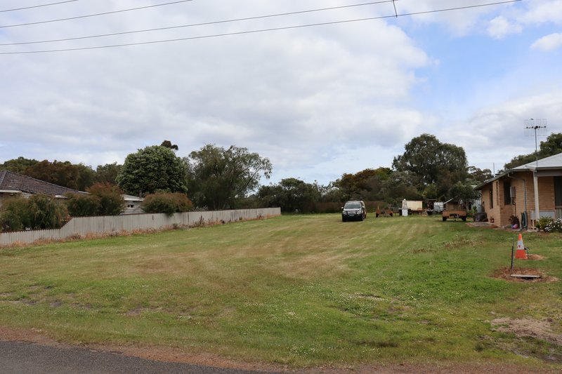 Photo - 8 Cotswold Drive, Ocean Beach WA 6333 - Image 5